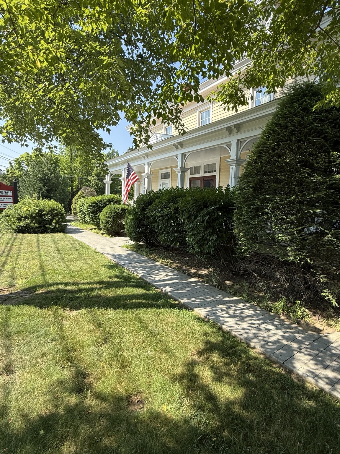 Fresh black mulch at a Saratoga Springs commercial property